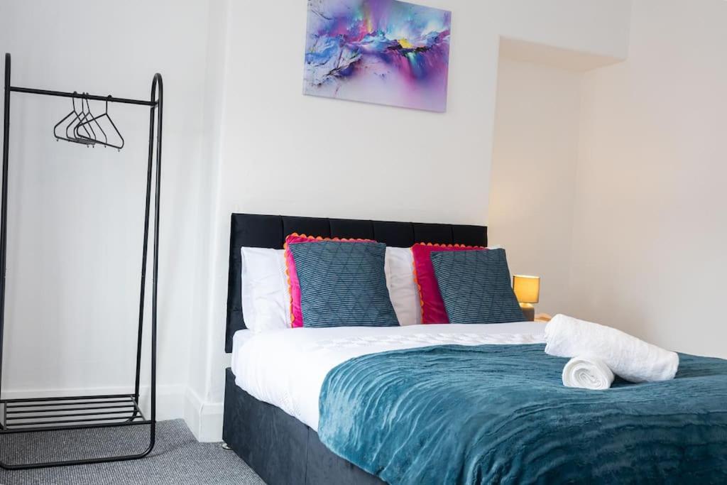 Bright & Modern 3 Bedroom Old Trafford Home Manchester Bagian luar foto