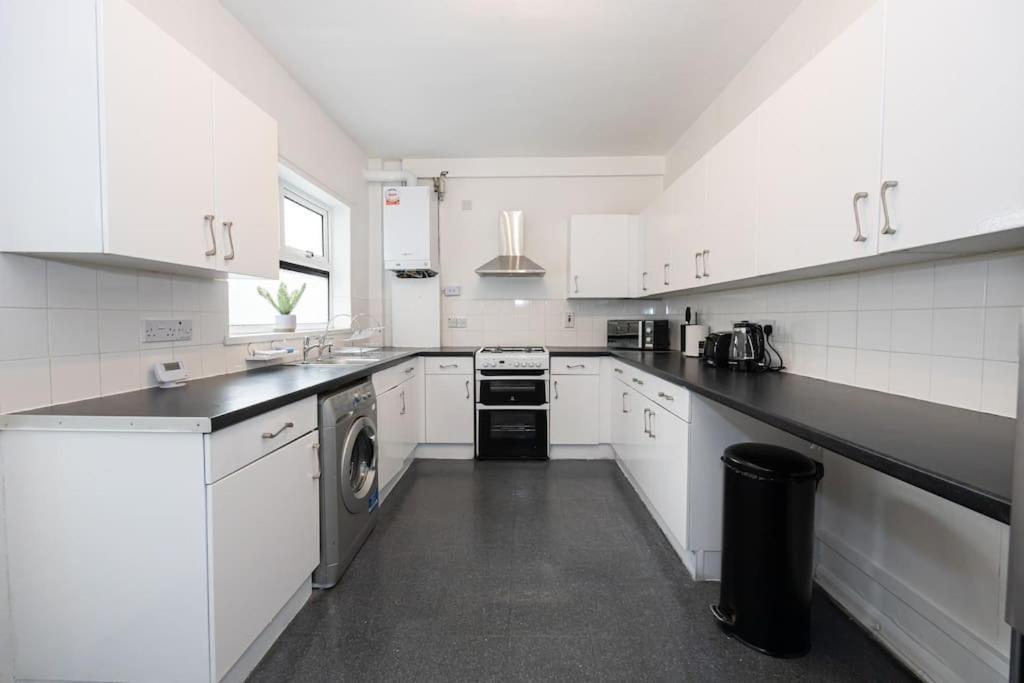 Bright & Modern 3 Bedroom Old Trafford Home Manchester Bagian luar foto