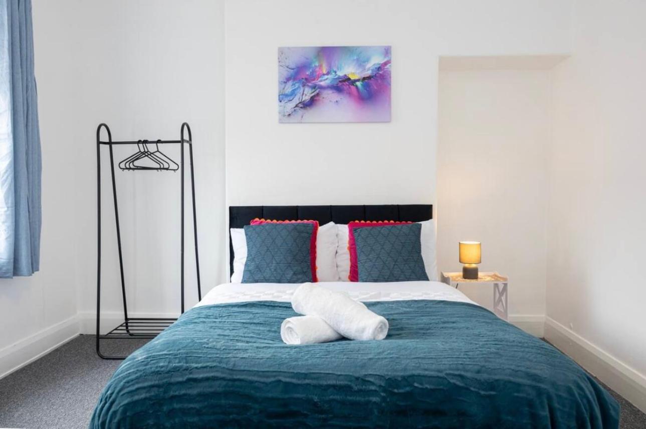 Bright & Modern 3 Bedroom Old Trafford Home Manchester Bagian luar foto
